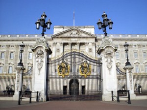 Wuih, Istana Buckingham Dibuat Dari 3000 Lumpia!
