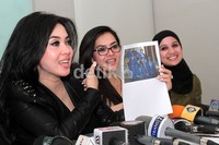 Foto-foto yang ditunjukkan Syahrini menjadi bukti bahwa ia dan kekasihnya telah lama menjalin cinta. Herianto Batubara/detikHot.