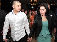 Pasangan itu memberi klarifikasi  mengenai berbagai kabar miring dalam hubungan cinta mereka. Herianto Batubara/detikHot.
