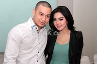 Bubu dan Syahrini nampak mesra saat menggelar konferensi pers. Herianto Batubara/detikHot.