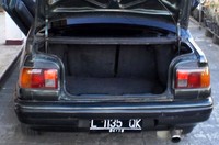 Oleh komunitas C2W, bagasi Daihatsu Classy juga telah dimodifikasi jadi bisa terbuka sendiri. (Dwi Prastyo).