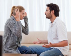 5 Dampak Buruk Ketika Istri Selalu Mau Tahu Urusan Suami