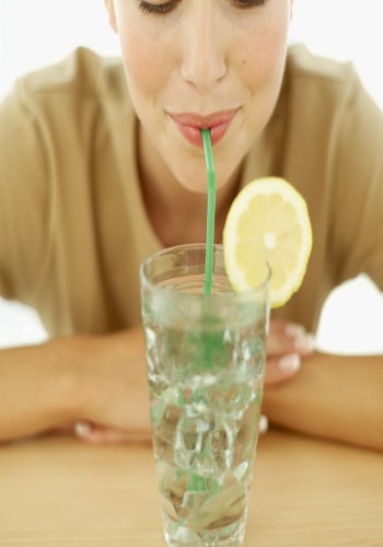 4 Minuman Yang Harus Dihindari Saat Sakit Perut