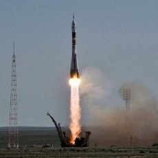 2 Kosmonot Rusia & 1 Astronot AS Meluncur ke Luar Angkasa