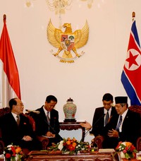 Dalam pertemuan ini, SBY dan Kim Yong-nam sepakat untuk meningkatkan kerjasama bilateral. Rusman/Setpres.
