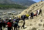Pesawat Tabrak Bukit, 15 Orang Tewas