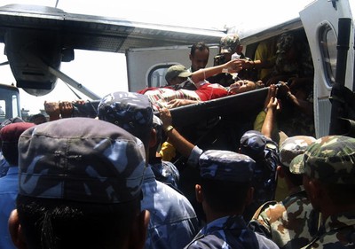 Pesawat Tabrak Bukit, 15 Orang Tewas