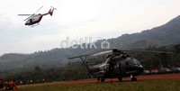 Helikopter Rusia lepas landas dari helipad lapangan Pasir Pogor, Cipelang, Cijeruk, Kabupaten Bogor, Jawa Barat, Selasa (15/5).