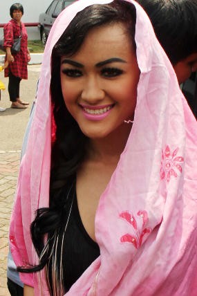 Wah, Ternyata Jupe Sudah Siapkan Baju Pernikahan dengan Gaston