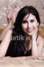 Dewi Cinta, Sexy in Bed