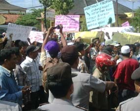 Ratusan Warga Sumenep Tolak Pengeboran Migas