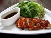 Yang ini adalah Chicken BBQ Salad, yaitu daging ayam saus BBQ yang disandingkan dengan lettuce salad dan lemon cinnamon dressing. Nyam...nyam... lezat!