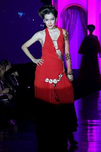 Raden Sirait Syukur Tiada Akhir, Bahagia Tiada Ujung. Jakarta Fashion & Food Festival 2012 at Ballroom Hotel Harris. Kelapa Gading. Jakarta. [Foto: Mohammad Abduh/Wolipop]