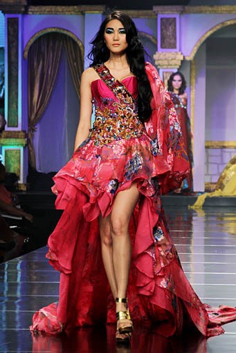 Raden Sirait Syukur Tiada Akhir, Bahagia Tiada Ujung. Jakarta Fashion & Food Festival 2012 at Ballroom Hotel Harris. Kelapa Gading. Jakarta. [Foto: Mohammad Abduh/Wolipop]