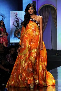 Raden Sirait Syukur Tiada Akhir, Bahagia Tiada Ujung. Jakarta Fashion & Food Festival 2012 at Ballroom Hotel Harris. Kelapa Gading. Jakarta. [Foto: Mohammad Abduh/Wolipop]