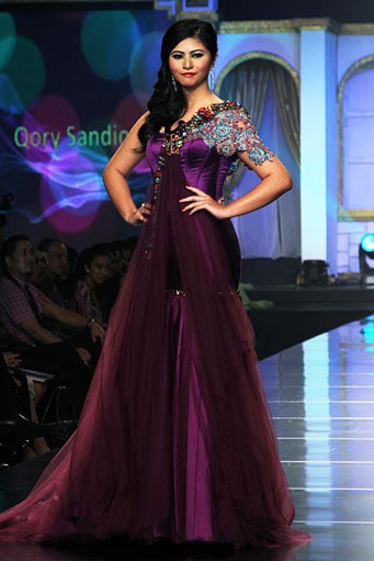 Raden Sirait Syukur Tiada Akhir, Bahagia Tiada Ujung. Jakarta Fashion & Food Festival 2012 at Ballroom Hotel Harris. Kelapa Gading. Jakarta. [Foto: Mohammad Abduh/Wolipop]