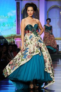 Raden Sirait Syukur Tiada Akhir, Bahagia Tiada Ujung. Jakarta Fashion & Food Festival 2012 at Ballroom Hotel Harris. Kelapa Gading. Jakarta. [Foto: Mohammad Abduh/Wolipop]