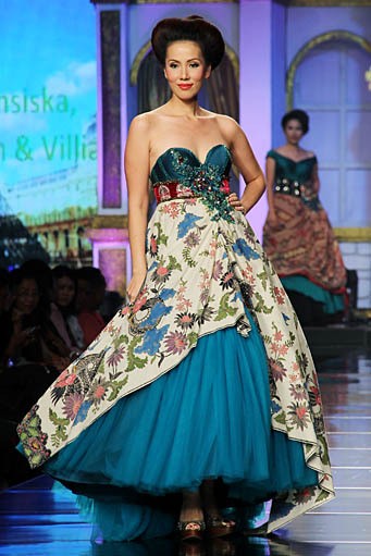 Raden Sirait Syukur Tiada Akhir, Bahagia Tiada Ujung. Jakarta Fashion & Food Festival 2012 at Ballroom Hotel Harris. Kelapa Gading. Jakarta. [Foto: Mohammad Abduh/Wolipop]