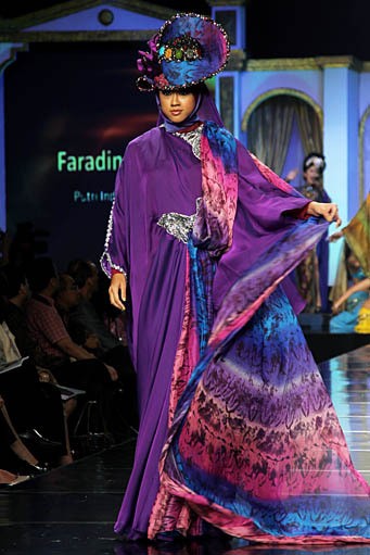 Raden Sirait Syukur Tiada Akhir, Bahagia Tiada Ujung. Jakarta Fashion & Food Festival 2012 at Ballroom Hotel Harris. Kelapa Gading. Jakarta. [Foto: Mohammad Abduh/Wolipop]