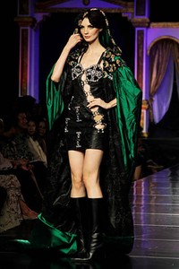 Raden Sirait Syukur Tiada Akhir, Bahagia Tiada Ujung. Jakarta Fashion & Food Festival 2012 at Ballroom Hotel Harris. Kelapa Gading. Jakarta. [Foto: Mohammad Abduh/Wolipop]