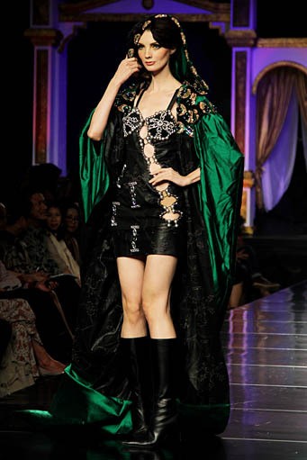 Raden Sirait Syukur Tiada Akhir, Bahagia Tiada Ujung. Jakarta Fashion & Food Festival 2012 at Ballroom Hotel Harris. Kelapa Gading. Jakarta. [Foto: Mohammad Abduh/Wolipop]