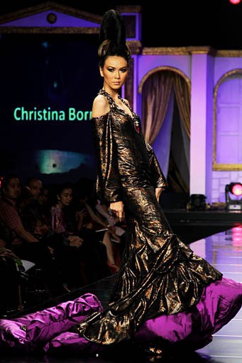 Raden Sirait Syukur Tiada Akhir, Bahagia Tiada Ujung. Jakarta Fashion & Food Festival 2012 at Ballroom Hotel Harris. Kelapa Gading. Jakarta. [Foto: Mohammad Abduh/Wolipop]