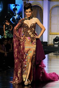 Raden Sirait Syukur Tiada Akhir, Bahagia Tiada Ujung. Jakarta Fashion & Food Festival 2012 at Ballroom Hotel Harris. Kelapa Gading. Jakarta. [Foto: Mohammad Abduh/Wolipop]