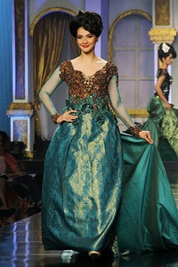 Raden Sirait Syukur Tiada Akhir, Bahagia Tiada Ujung. Jakarta Fashion & Food Festival 2012 at Ballroom Hotel Harris. Kelapa Gading. Jakarta. [Foto: Mohammad Abduh/Wolipop]