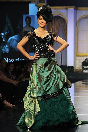 Raden Sirait Syukur Tiada Akhir, Bahagia Tiada Ujung. Jakarta Fashion & Food Festival 2012 at Ballroom Hotel Harris. Kelapa Gading. Jakarta. [Foto: Mohammad Abduh/Wolipop]