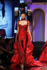 Raden Sirait Syukur Tiada Akhir, Bahagia Tiada Ujung. Jakarta Fashion & Food Festival 2012 at Ballroom Hotel Harris. Kelapa Gading. Jakarta. [Foto: Mohammad Abduh/Wolipop]