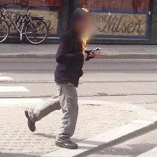 Seorang Pria Bakar Diri Saat Teroris Norwegia Diadili