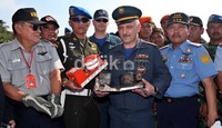 Tim dari Rusia juga hadir dalam penyerahan black box Sukhoi dari Basarnas ke KNKT.