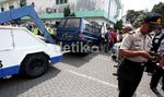 Ganggu Rekontruksi Kill Bill, 2 Mobil Diderek