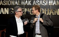 Jerman sendiri mengkui butuh waktu yang lama menegakkan HAM dan kebebasan beragama. Di Jerman, kata Christoff Straesser, butuh 290 tahun memperjuangkan kebebasan tersebut.