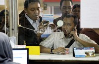 Kereta api menjadi salah satu alternatif untuk bepergian ke luar kota. Kereta api terhindar dari kemacetan.