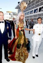 Busana Nyentrik dan Kontroversial Lady Gaga