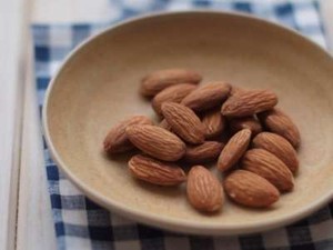 Makanlah Almond Agar Jantung Tetap Sehat
