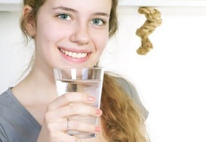 Makan Sambil Minum Air Putih Bikin Orang Bijak Pilih Makanan