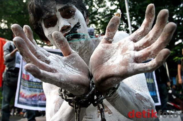 Demo Presiden SBY di Mataram Bentrok, 3 Mahasiswa Ditangkap