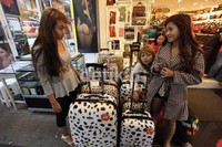 Sedikitnya mereka menghabiskan waktu selama dua hari full untuk berbelanja dan uang sekitar lima puluh juta rupiah