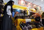 Mengubah Batok Kelapa Jadi Barang Berharga