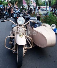 Motor-motor antik ini siap mengelilingi Kota Lumajang. Santi Rahayu/detikcom.
