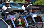 Wamendag & Gubernur Jateng Jadi Tukang Becak