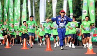 Peserta yang mengenakan kostum unik ini mencuri perhatian peserta lainnya.