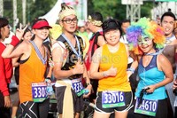 Kostum unik para peserta ini menambah meriah suasana Jakarta International 10K.