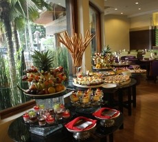 Sidewalk Cafe, Buffet Lunch Hotel Bintang 4 dengan Harga Miring