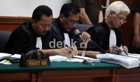 Jaksa membacakan tuntutan untuk Umar Patek. Meminta majelis hakim menjatuhkan pidana kepada Umar Patek dengan pidana penjara seumur hidup, tutur Jaksa Penuntut Umum (JPU) Bambang Suharyadi.