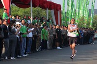 Trianingsih hanya mampu mencatatkan waktu keenam terbaik secara kesuluruhan di nomor putri, tapi dia berhasil menjadi juara di kategori atlet elit nasional Jakarta International 10K dengan catatn waktu 34 menit 53 detik.
