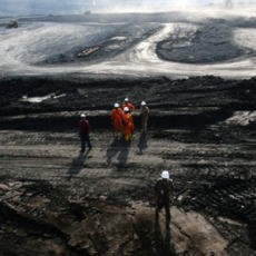Fokus Kurangi Utang, BUMI Pangkas Dividen