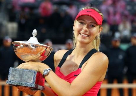 Kalahkan Li Na, Sharapova Pertahankan Gelar